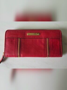 Michael Kors Moxley continental zip-around wallet in red leather. Beautiful Cond